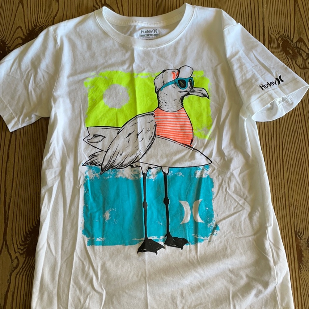 1 Sz Medium Bots Hurley white tropical t-shirt.